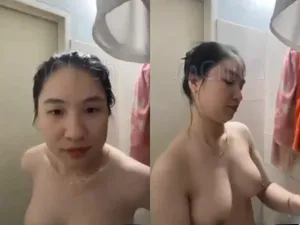 Gái vú ngon, vừa call với nhân tình vừa tắm