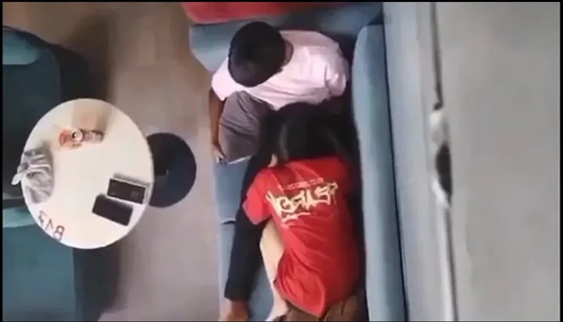 Quay lén gấu bú bú cho tình nhân nơi công cộng